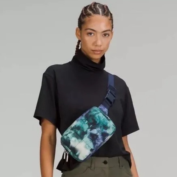 Lululemon Quilted Grid Belt Bag - Picture 2 of 10